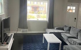 Quiet, Cozy Home In Dc- Block From Metro-Parking